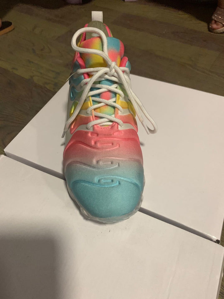 Sneakers with candy-colored soft bottoms