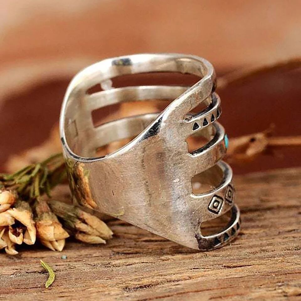 Fashion Hollowed-out Vintage Turquoise Ring